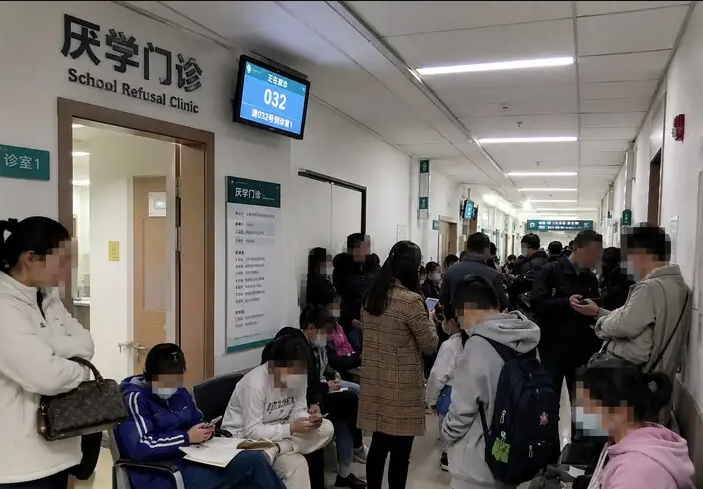 od体育app-休学门诊挤满了初三学生，北大教培人揭开真相：三条路全被堵死，他们无处可逃